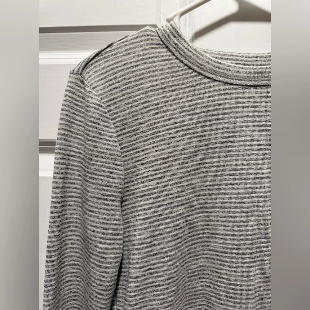 Banana Republic Sweater - Picture 5 of 7